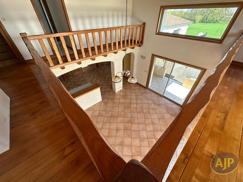 Maison - 200 m² - 7 pièces