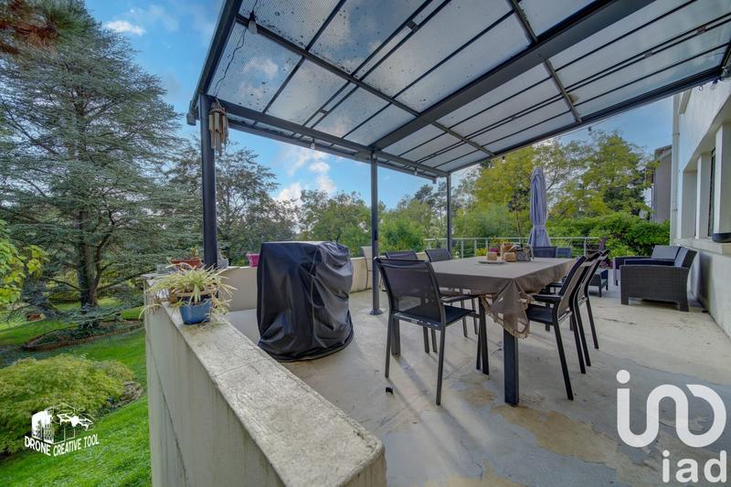 Maison - 218 m² - 8 pièces