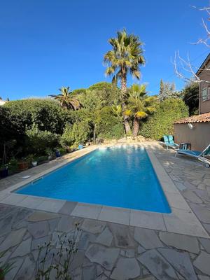 Maison - 217 m² - 9 pièces