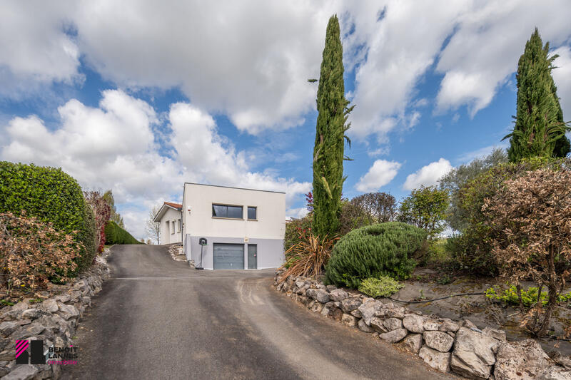 Maison - 195 m² - 7 pièces