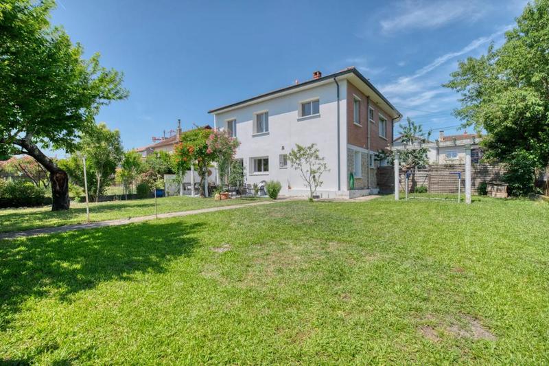 Maison - 190 m² - 6 pièces