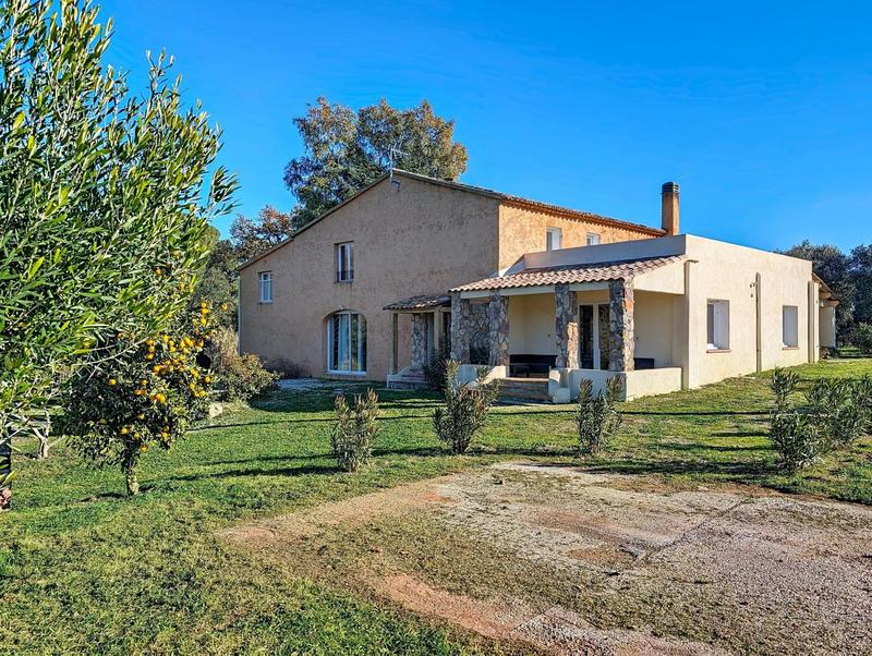 Maison - 274 m² - 9 pièces
