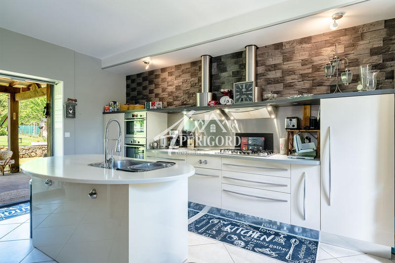 Maison ancienne - 360 m² - 13 pièces