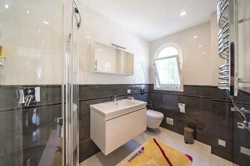 Villa - 400 m² - 7 pièces