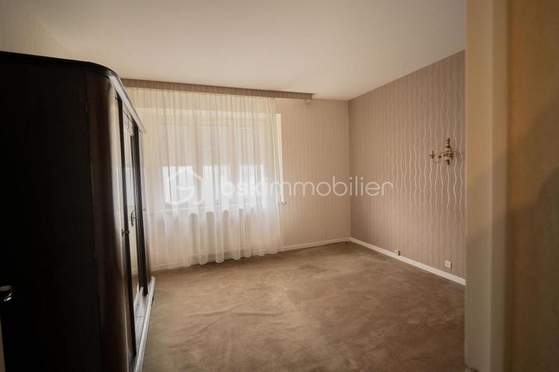 Maison traditionnelle - 320 m² - 8 pièces