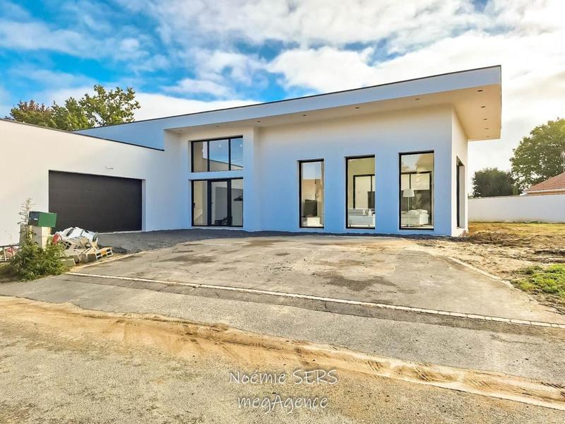 Maison - 220 m² - 7 pièces