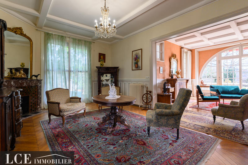 Maison - 357 m² - 14 pièces