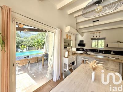 Maison - 217 m² - 7 pièces