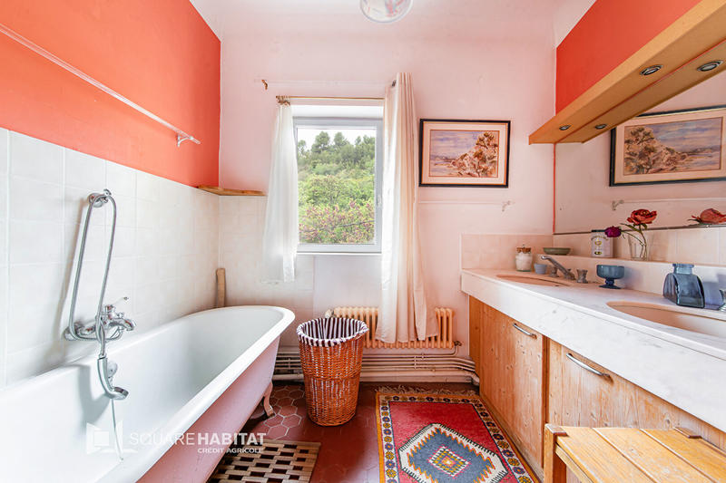 Maison - 240 m² - 9 pièces