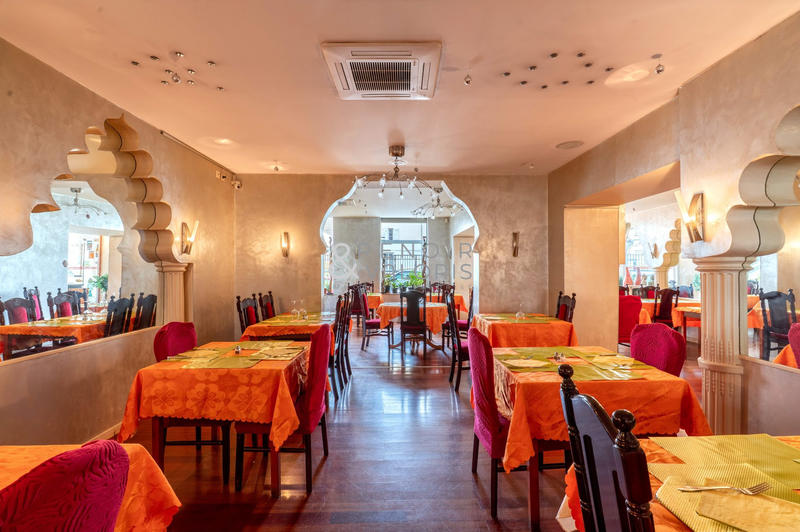 Local commercial - 153 m² - 2 pièces