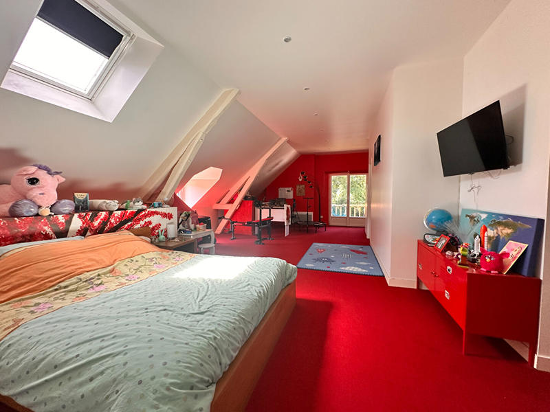 Maison - 220 m² - 6 pièces