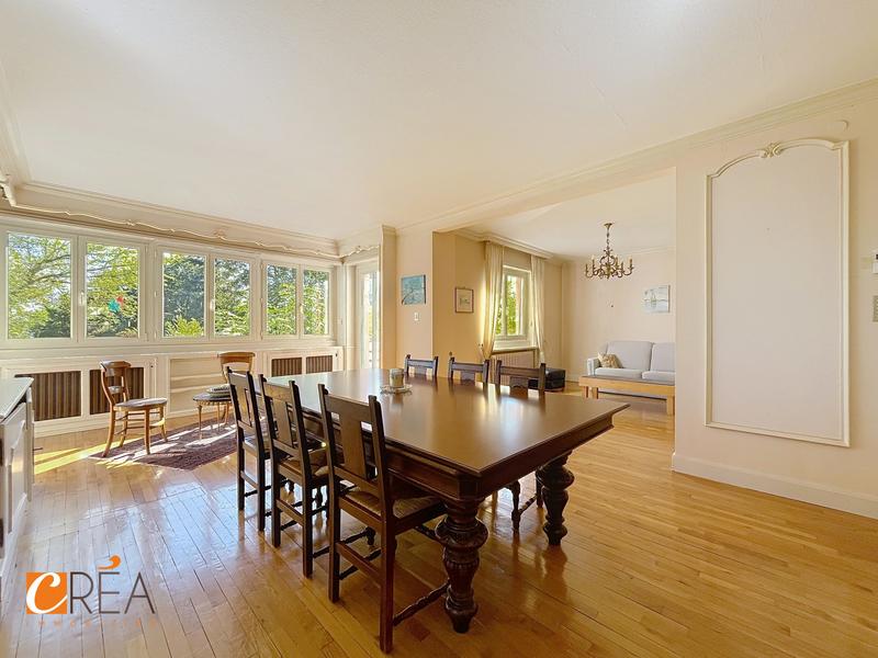 Maison - 215 m² - 8 pièces