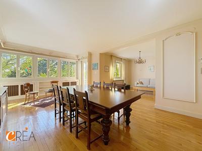 Maison - 215 m² - 8 pièces