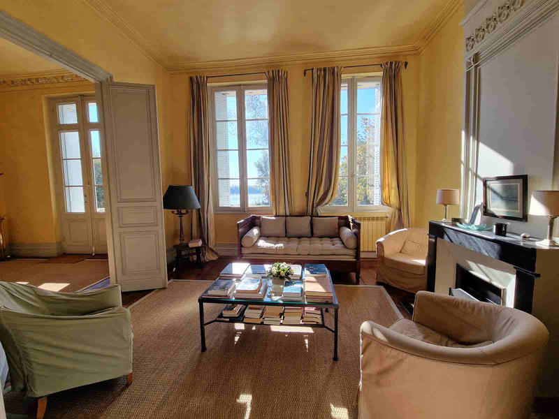 Propriété - 353 m² - 11 pièces