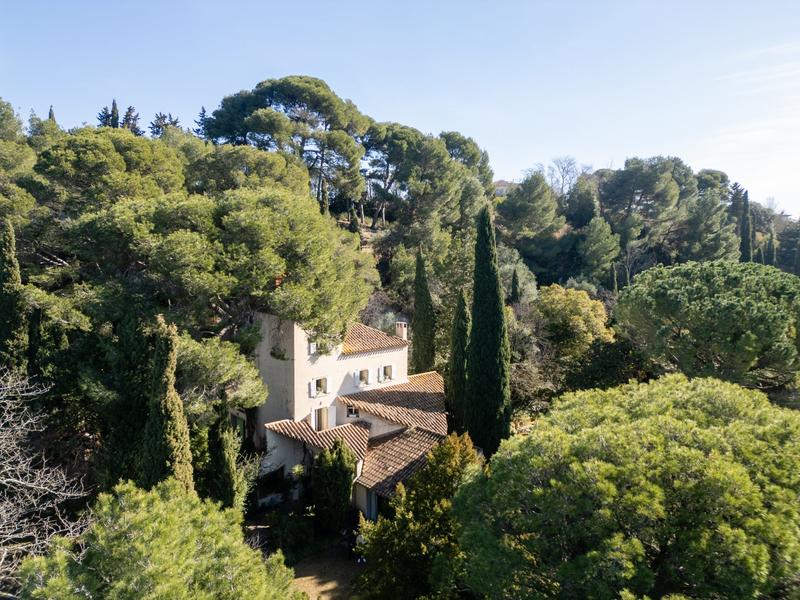 Maison - 234 m² - 7 pièces