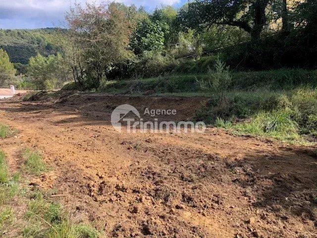 Terrain constructible - 1 490 m²