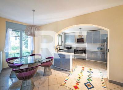 Demeure - 400 m² - 12 pièces