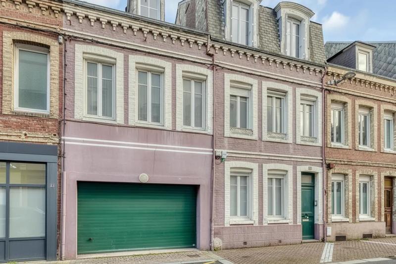 Maison - 238 m² - 11 pièces