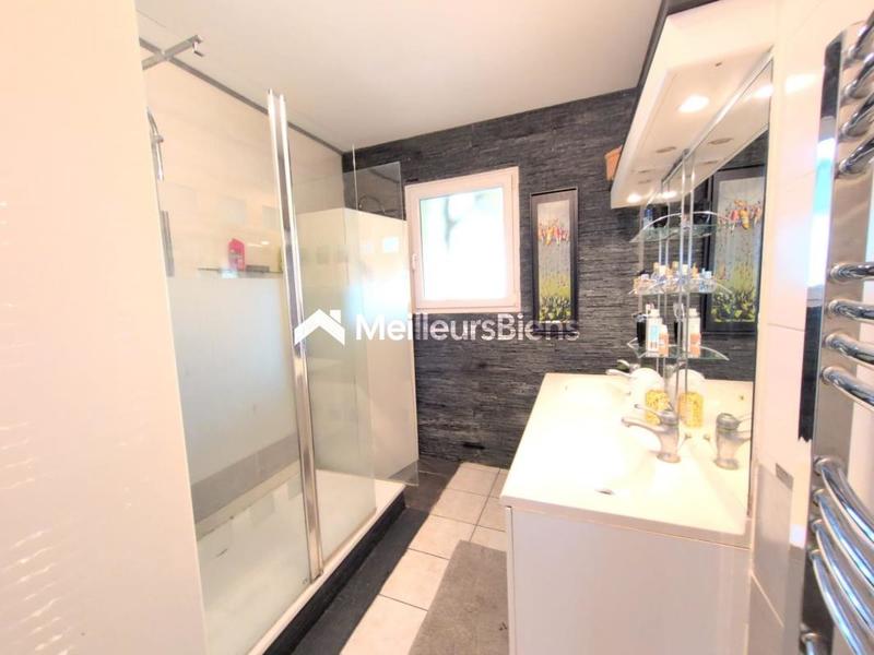 Maison - 166 m² - 7 pièces