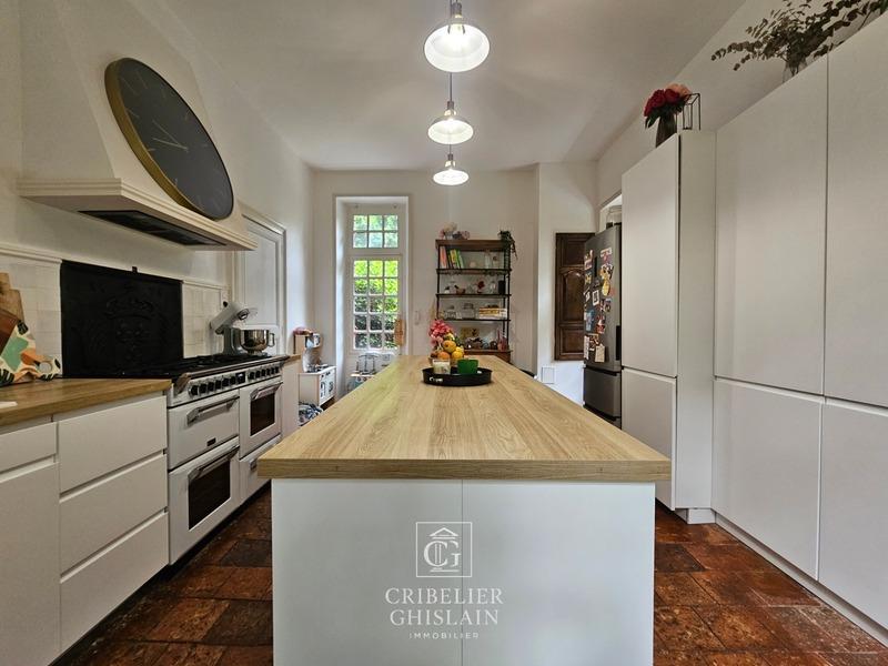 Demeure - 190 m² - 6 pièces