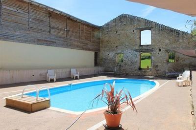 Maison - 1 500 m² - 40 pièces