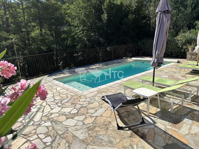 Maison en pierre - 279 m² - 10 pièces