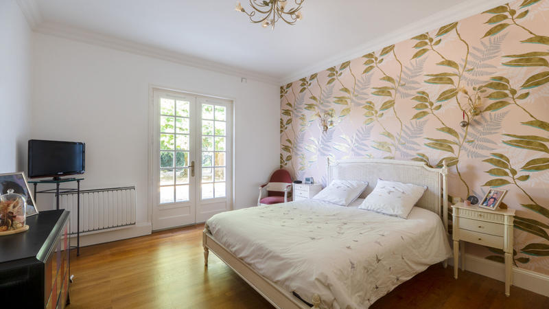 Maison - 325 m² - 7 pièces