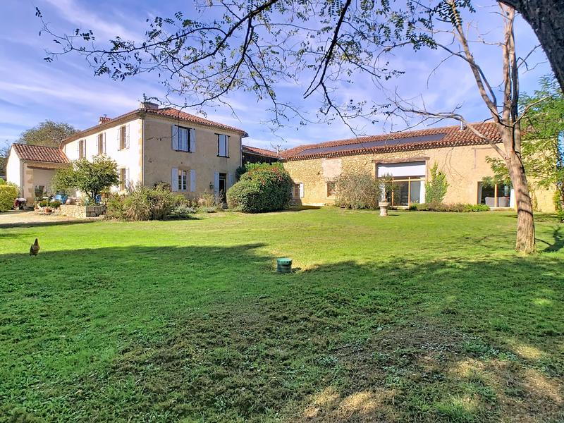 Propriété - 377 m² - 11 pièces
