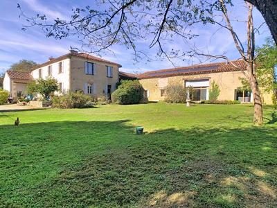 Propriété - 377 m² - 11 pièces