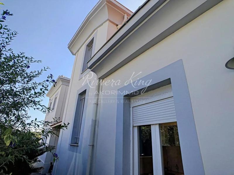 Villa - 320 m² - 9 pièces