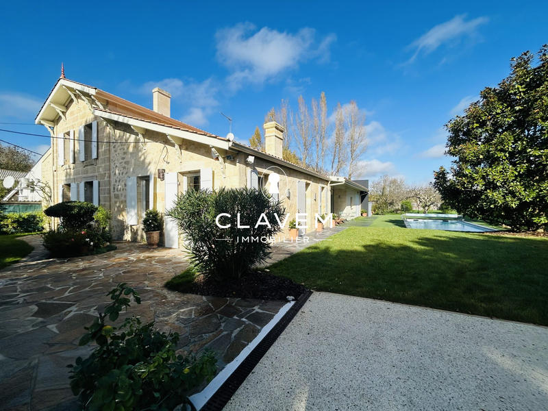 Maison - 208 m² - 7 pièces