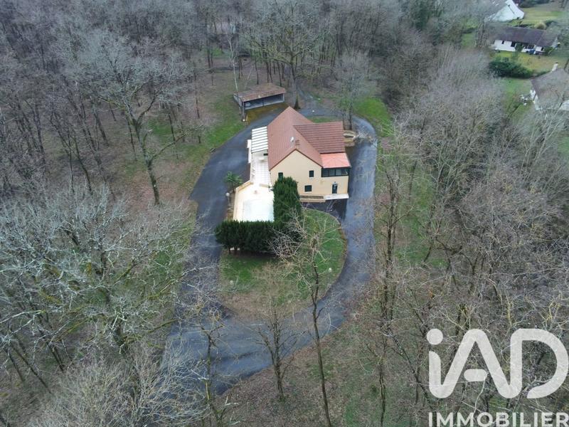 Maison - 337 m² - 12 pièces