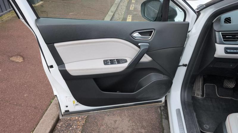 Renault Captur 1.6 E-Tech Plug-in 160 Edc Initiale Paris