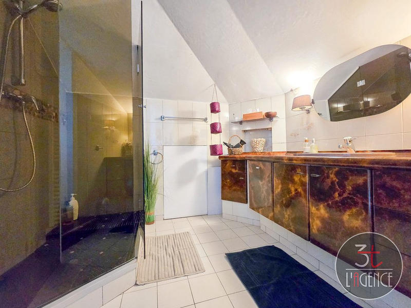 Maison - 192 m² - 8 pièces