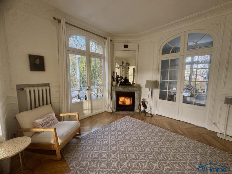 Maison - 280 m² - 7 pièces