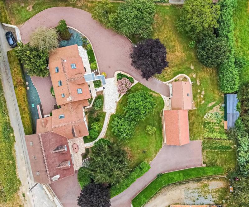 Maison - 230 m² - 8 pièces