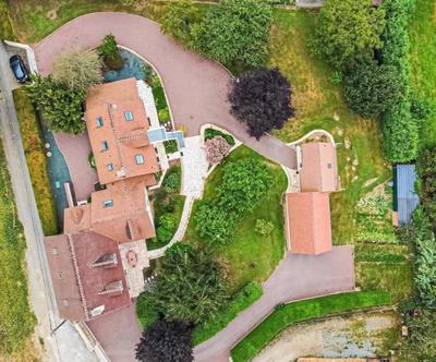 Maison - 230 m² - 8 pièces