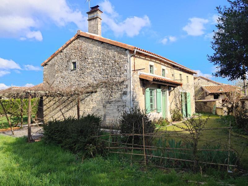 Maison en pierre - 113 m² - 4 pièces