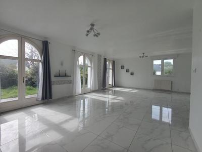 Maison - 196 m² - 7 pièces