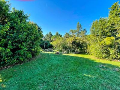 Terrain constructible - 1 070 m²