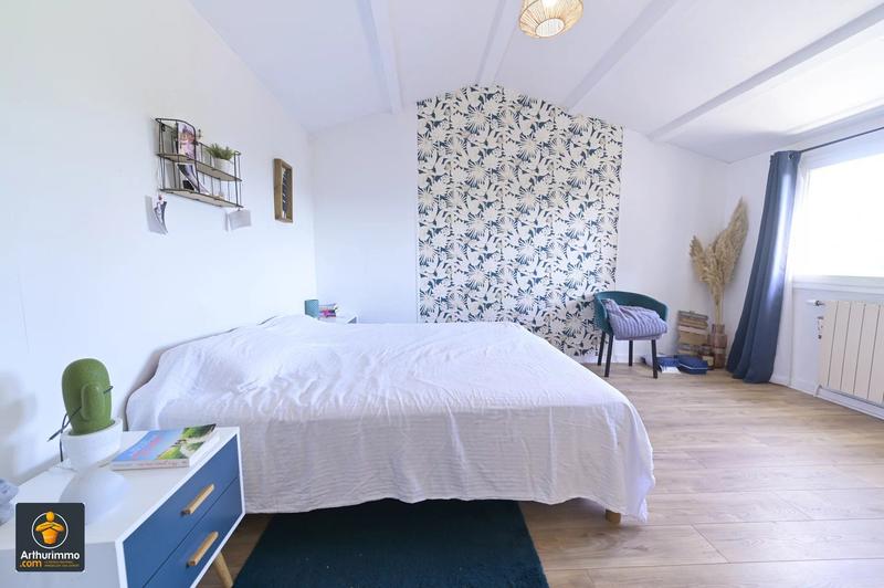 Maison - 230 m² - 9 pièces