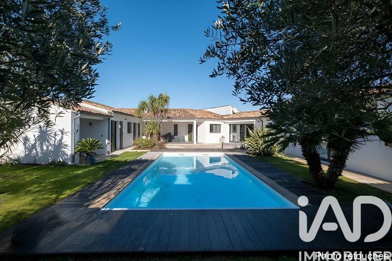 Maison - 219 m² - 6 pièces