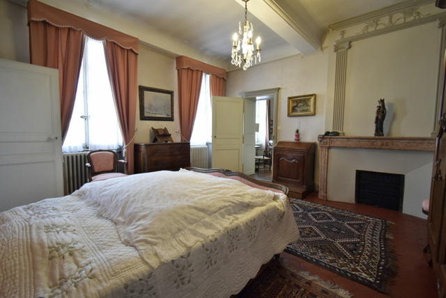 Maison - 250 m² - 9 pièces