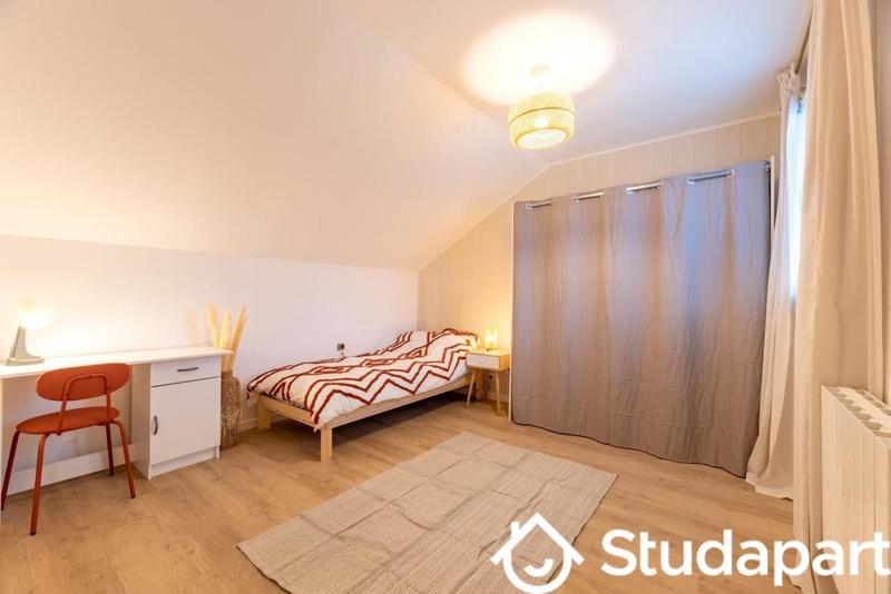 Chambre - 10 m² - 1 pièce