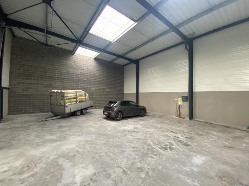 Local d'activité / Entrepôt - 181 m²