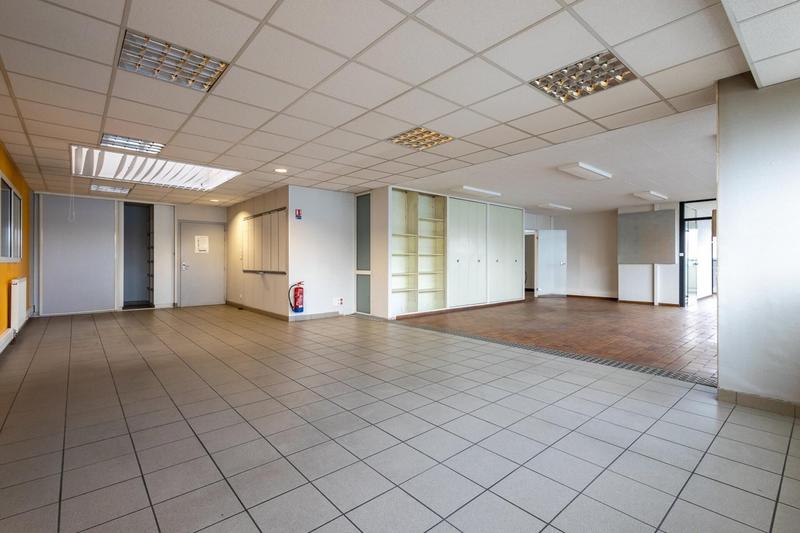 Local commercial - 3 178 m² - 10 pièces