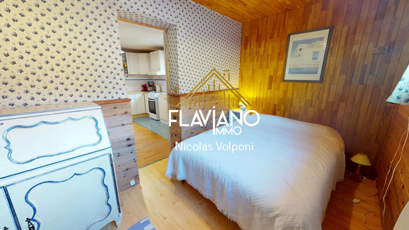 Appartement - 100 m² - 5 pièces