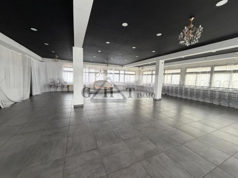 Entrepôt - 1 400 m²