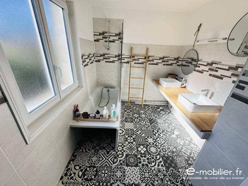 Maison - 160 m² - 7 pièces