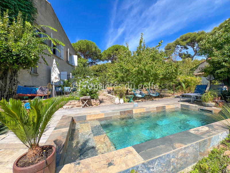 Maison - 207 m² - 7 pièces